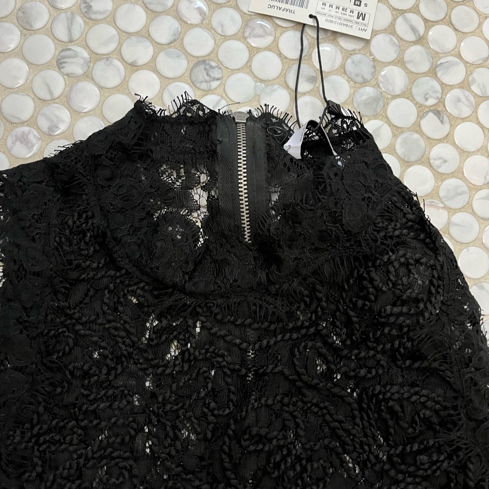Gorgeous Lace Crop Top-Medium - Picture 4 of 5